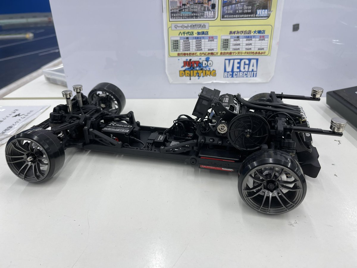 OKD_RC's tweet photo. 説明書通りに組み立てただけなのにめちゃくちゃ良く走る🤩
新品のタイヤでもフロントの安心感がスゴい！想像以上でした🙆‍♂️
#レーヴディー
#reved
#RDX https://t.co/G32edHkLt0
