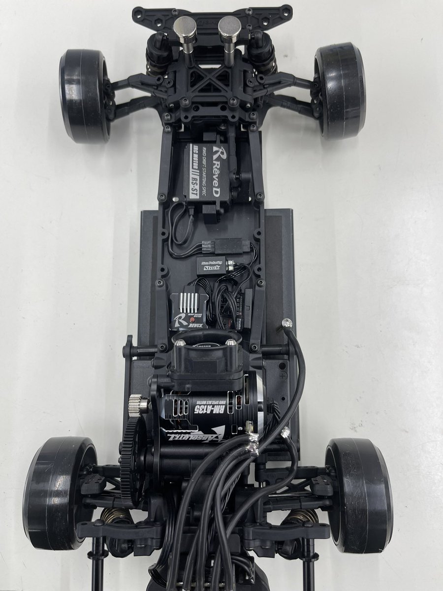 OKD_RC's tweet photo. 説明書通りに組み立てただけなのにめちゃくちゃ良く走る🤩
新品のタイヤでもフロントの安心感がスゴい！想像以上でした🙆‍♂️
#レーヴディー
#reved
#RDX https://t.co/G32edHkLt0