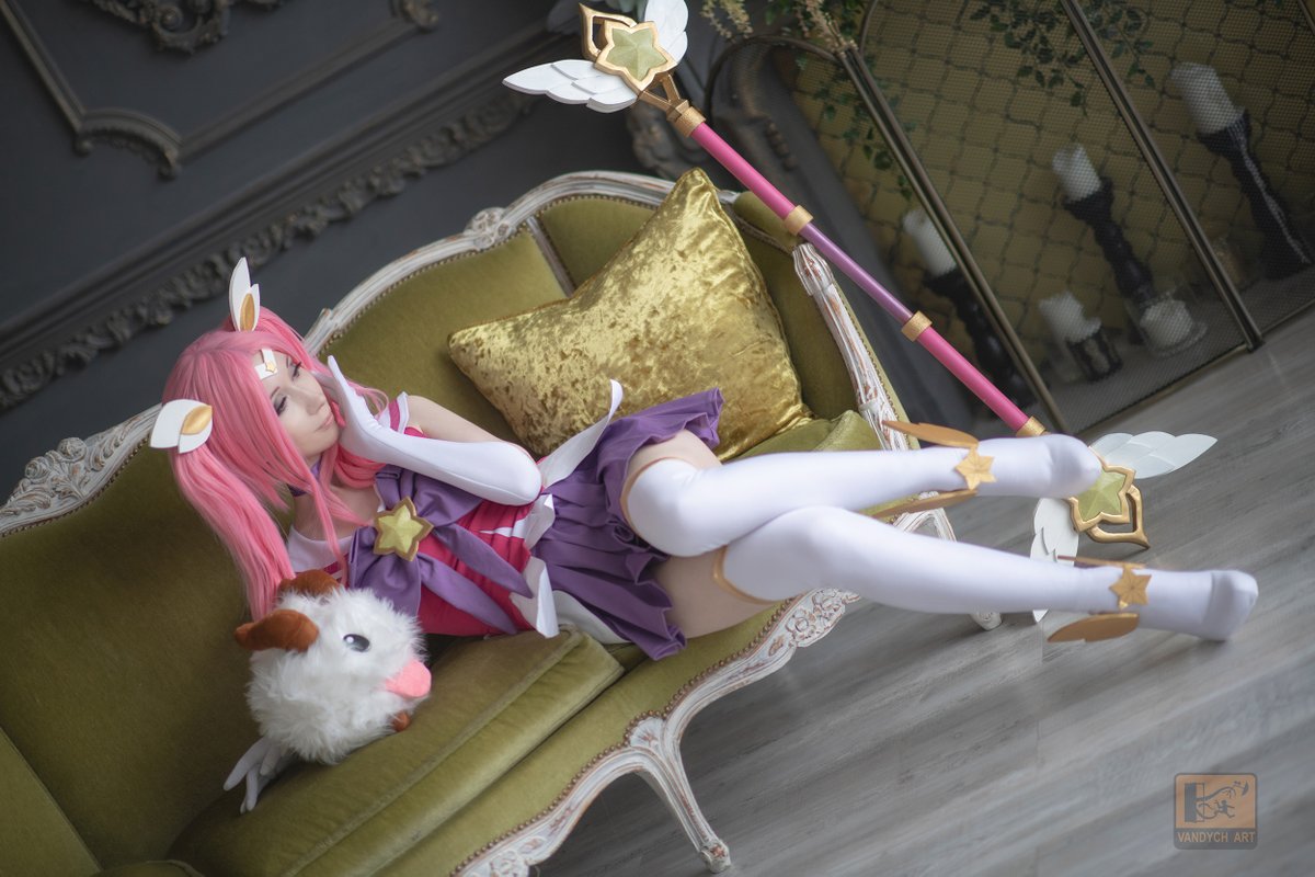 Alex_VanDych's tweet photo. Lux Star Guardian
#lol #LeagueOfLegends #cosplaygirl #skirts #GirlGirl #vandych https://t.co/A17p3cuYMd