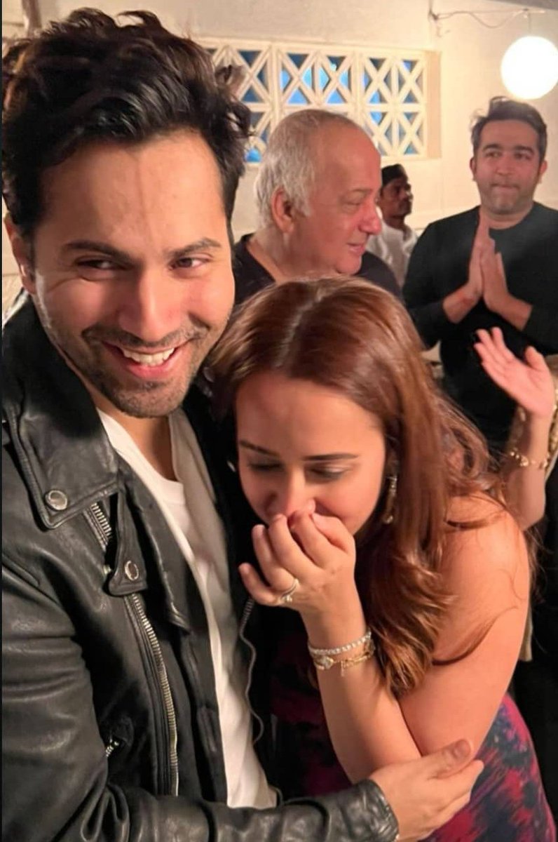 samrollseyes's tweet photo. Omg good morning to uss🥺💙
His captions for her awwwwiee😩🧿

#VarunDhawan #natashadalal #varsha https://t.co/TypZIjYRJa
