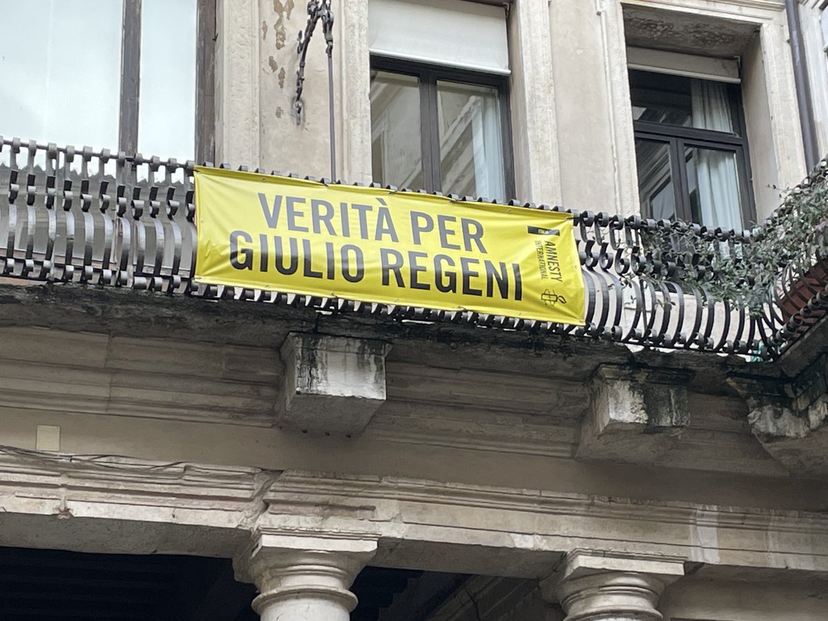 Sulle facciate di alcuni Comuni italiani. #GiulioRegeni è figlio di tutti noi. #veritapergiulioregeni #25gennaio2023 #7annisenzaGiulio  ⁦@GiulioSiamoNoi⁩