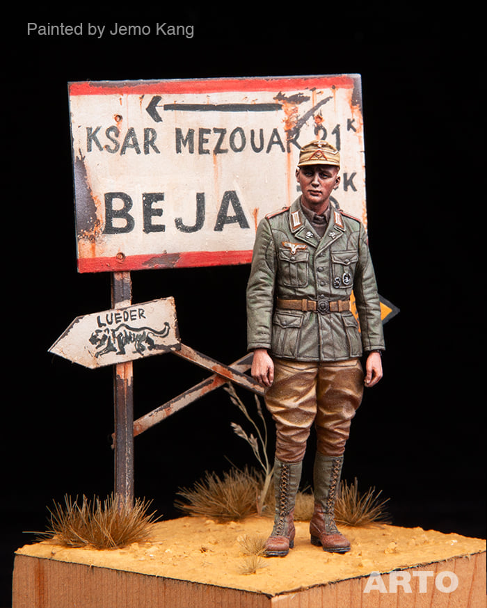 arto_pd's tweet photo. It’s enhanced even more with the insertion of road signs that were created using historic photographs.
It’s very clear which unit he belongs to, even without a vehicle or tank next to him!
#arto #artopd #artoproduction #scalefigure #135scale #35scale #WWII #WW2 #DAK #panzer https://t.co/D6Q9RIzxE0