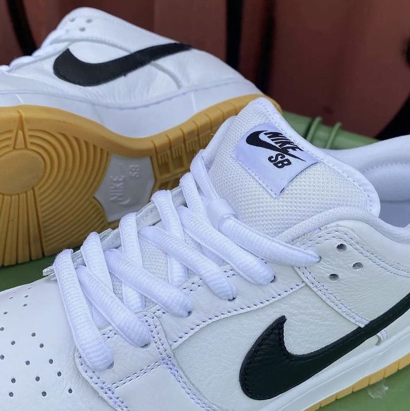 realshawan01's tweet photo. NIKE DUNK LOW 'REVERSE UNC'|EXPECT TO SEE A RELEASE NEXT YEAR IN 2023 | VIA NIKE APP FOR
$110 !! https://t.co/Y2p44W5BNx