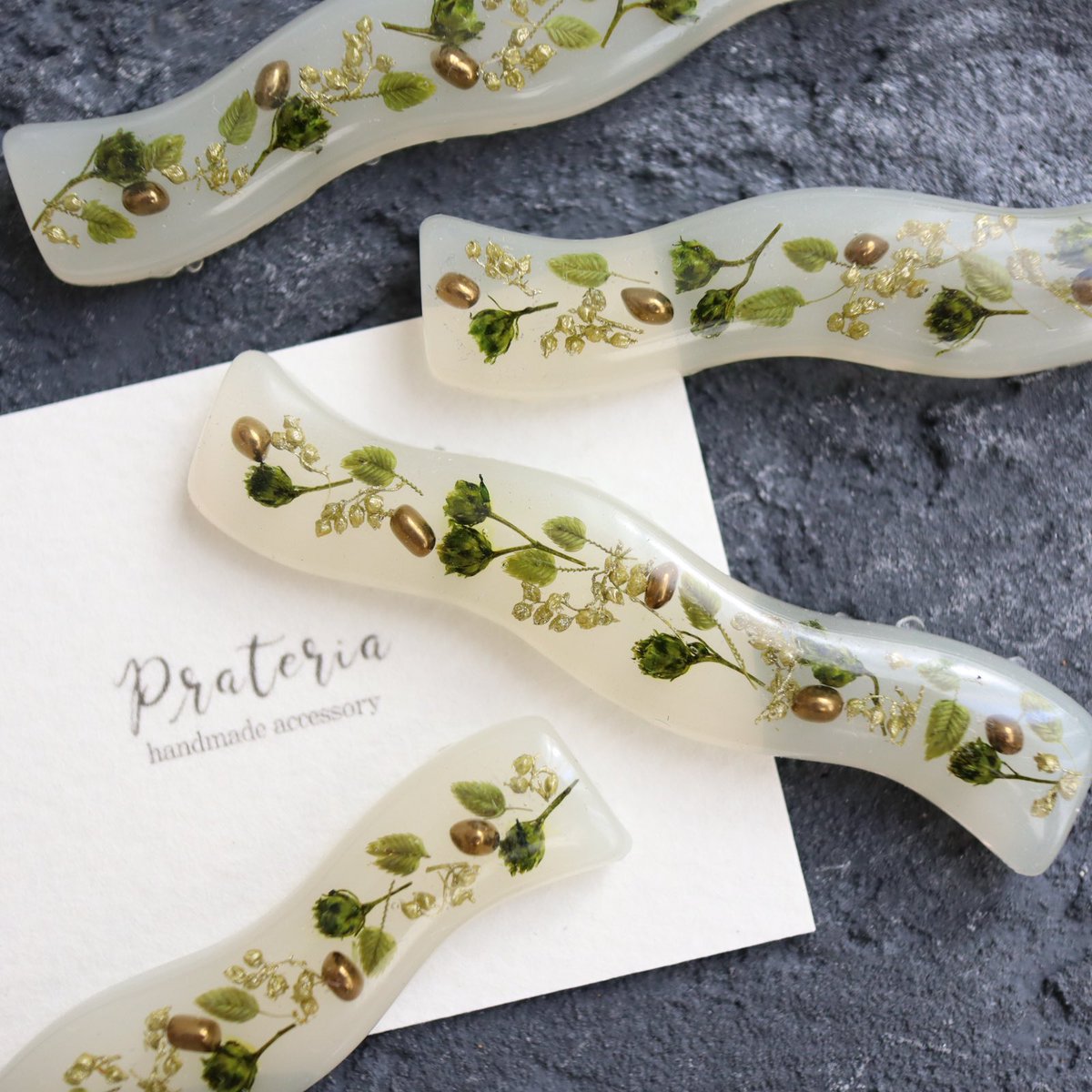 ずっとお休みしていたminne、また数日再開します！

1/28(土)20:00〜
minne.com/@prateria

今回は久しぶりにヘアクリップもちょっとだけ作りました☺️