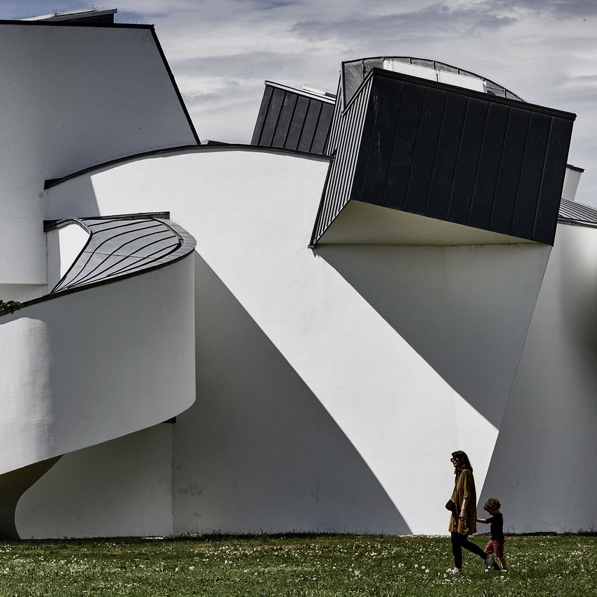 陰影によるファサードの2次元化