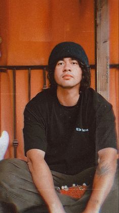 Happy birthday  to the man the myth the legend 
calum hood 