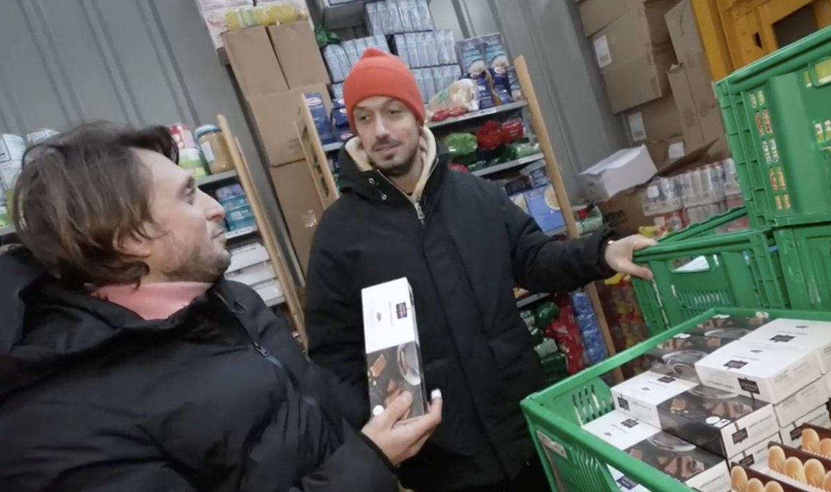 Monoprix's tweet photo. Vague de #solidaritĂ© suite Ă la vidĂ©o de Mcfly et Carlito mettant en lumiĂšre Delivrâaide, plateforme qui vient en aide aux Ă©tudiants prĂ©caires.
đĄ La #fondationMonoprix a fait un don pour l'achat dâĂ©quipements de #mobilitĂ© (vĂ©los, trottinettesâŠ).
@EquipageSolidR https://t.co/3LoLmzQAlY