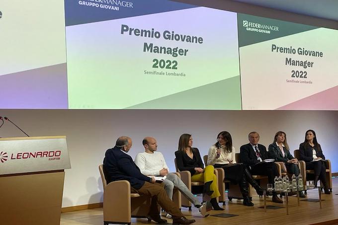 confindustriava's tweet photo. WE-BE – Benessere in agenda: questo il tema scelto per la V edizione del Premio Giovane Manager di @Federmanager. Alla semifinale lombarda anche Martina Giorgetti presidente del nostro GGI. Tra i premiati il varesino Gabriele Pedone di @LDO_Helicopters https://t.co/CH4YuBikPJ https://t.co/7FTUgtNHUq