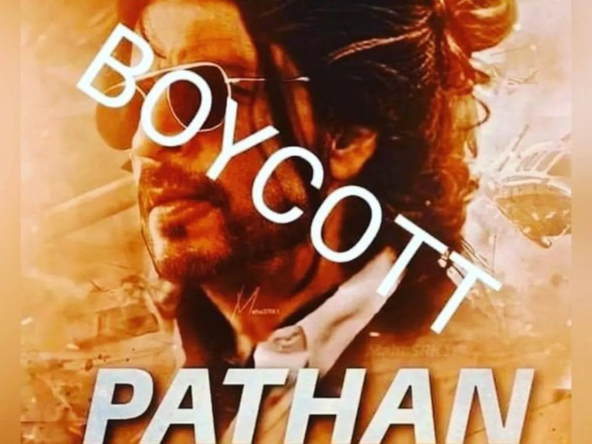 PIYALIBH's tweet photo. Sushant had always shown love and respect towards his fellow colleagues but what he got in return? 
Betrayal, backstabbing, humiliation..
We won’t forget,We won’t forgive till our last breath!
Keep boycotting them

#पठान_का_बहिष्कार
#BoycottPathaanmovie 
YNo Justice4SSR Till Date https://t.co/eHDiILkJnr
