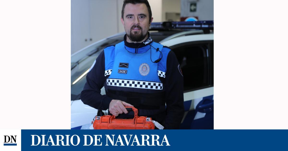 DiariodeNavarra's tweet photo. Un agente de la Policía Municipal ha salvado siete vidas con reanimaciones cardiopulmonares https://t.co/qPAWjoZK2o https://t.co/t5NBpFFIGU