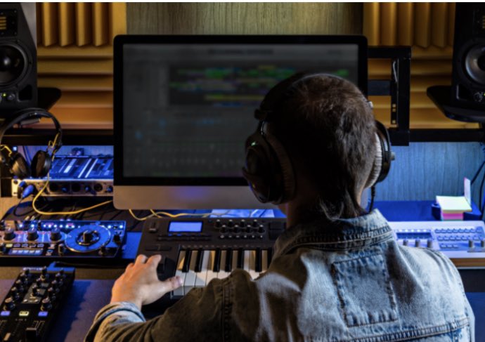 MusicWoodmill's tweet photo. Calling all S2 pupils. The Sound production team from Fife college are visiting us on Friday the 3rd of Feb. If are interested in Studying Music Tech in S3 come along. See Music Team for details.@WoodmillHigh @HouseStaffa @HouseDunglass @JB1t @fifecollege https://t.co/3DeByqaiez