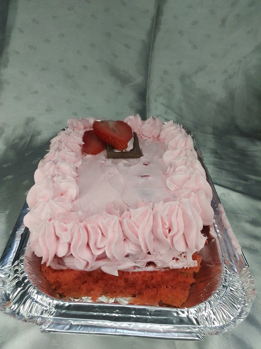 Chocolate &amp; vanilla slice each #1500
Strawberry slice #2000
Dm to order
📍Kano
Kindly retweet 🙏