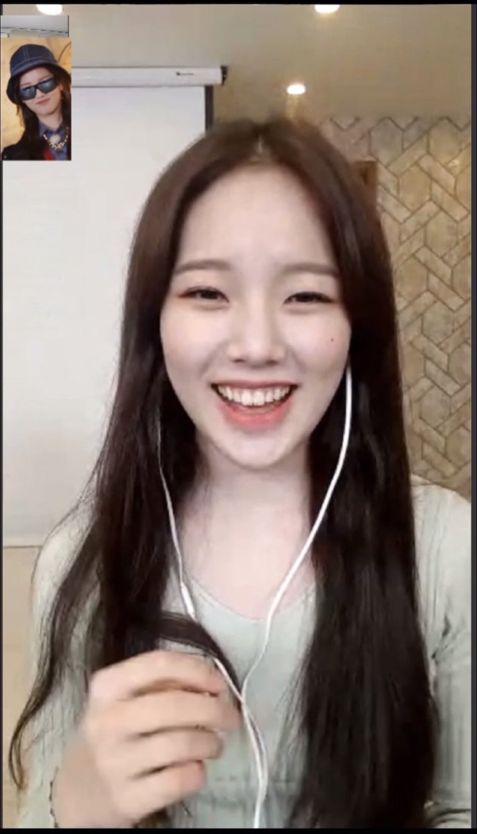 noamudonal's tweet photo. 영통할때마다 이렇게웃는소녀 어뜩햐.. 🥹🥹🥹 너무너무보고시퍼 웃어주는수디니.. https://t.co/v5CYe9hBMh
