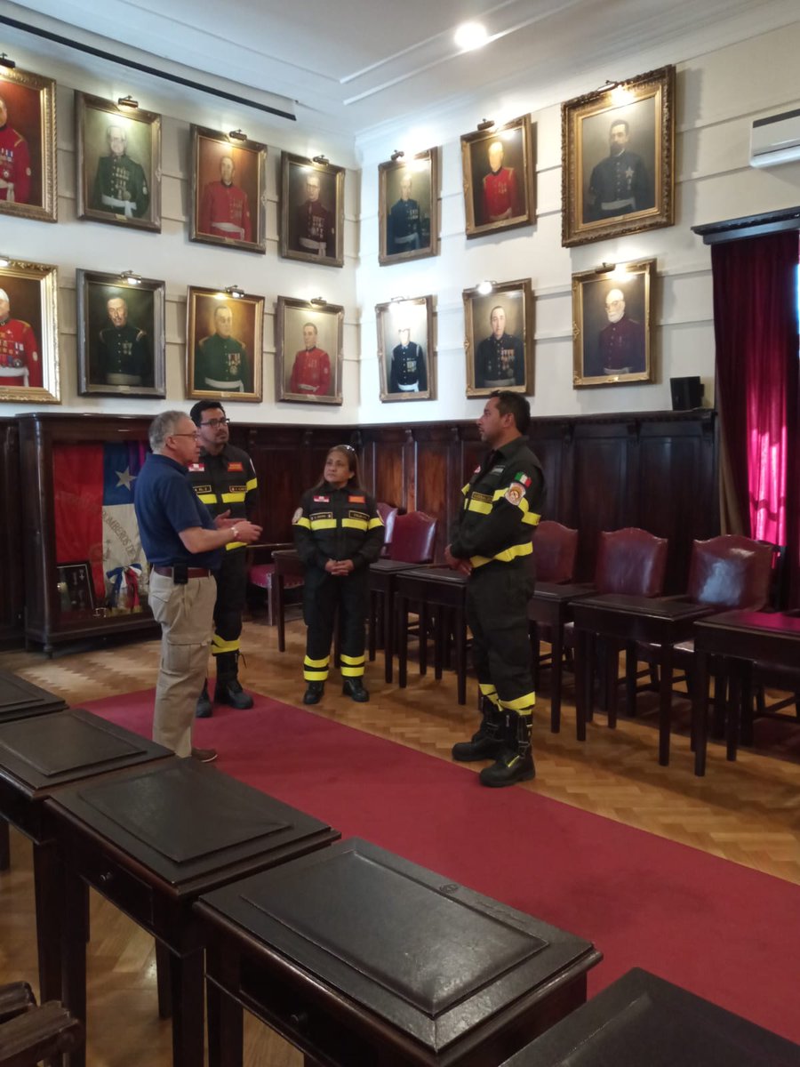 Una visita al Cuartel General del CBS realizaron Oficiales de Compañías Italianas <a href="/BomberosRoma2/">Bomberos Roma 2</a>, <a href="/BombaItalia/">Pompa Italia</a> y Nº 6 Garibaldi Chorrillos <a href="/CGBVPOficial/">Bomberos Voluntarios del Perú</a>, siendo recibidos por el Superintendente, el Vicesuperintendente y Secretario General de la Institución.
#BomberosSantiago