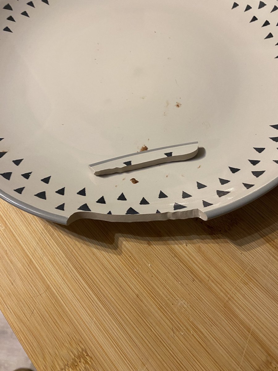 ginamcallaghan's tweet photo. Hey @DunelmUK, bought this set of plates just before Christmas and one is already broken. All I did was pick it up off the counter! I’m sure ‘dishwasher safe stoneware’ is meant to last longer than 6 weeks. https://t.co/YCKDkr9Gs3
