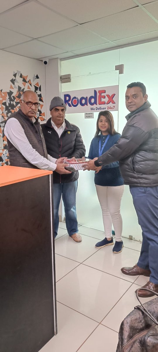 RoadexLogistics's tweet photo. Become A District Warehouse Franchise in your city only 5 Lakh
RoadEx is India's largest Courier Delivery, Cargo Delivery , Packet Delivery  Parcel Delivery, Food Delivery, Online Delivery, ecommerce Parcel Delivery @50 Per Delivery #delivery #deliveryservice #delivery https://t.co/DD28Bb5JQx