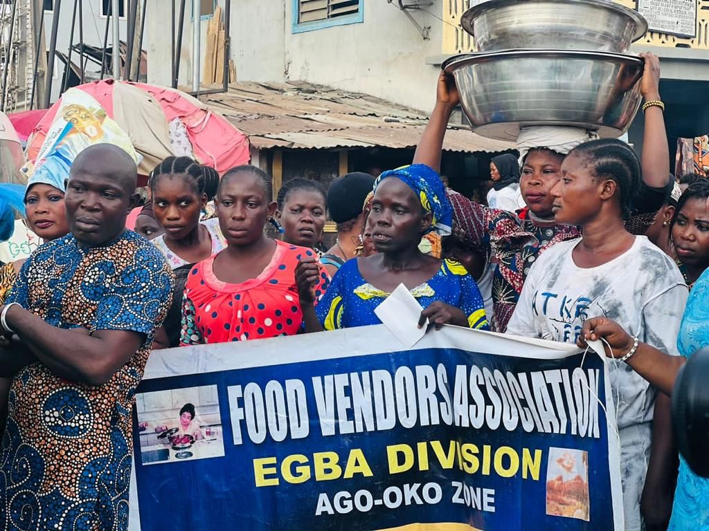 Aderinokunmedia's tweet photo. Ogun Central's PDP Senatorial candidate Chief Olumide Aderinokun has continued his ward-to-ward campaign in Abeokuta North Local Government Area by engaging  people in three wards.
#AdeTiDe https://t.co/xgSALHW9KS