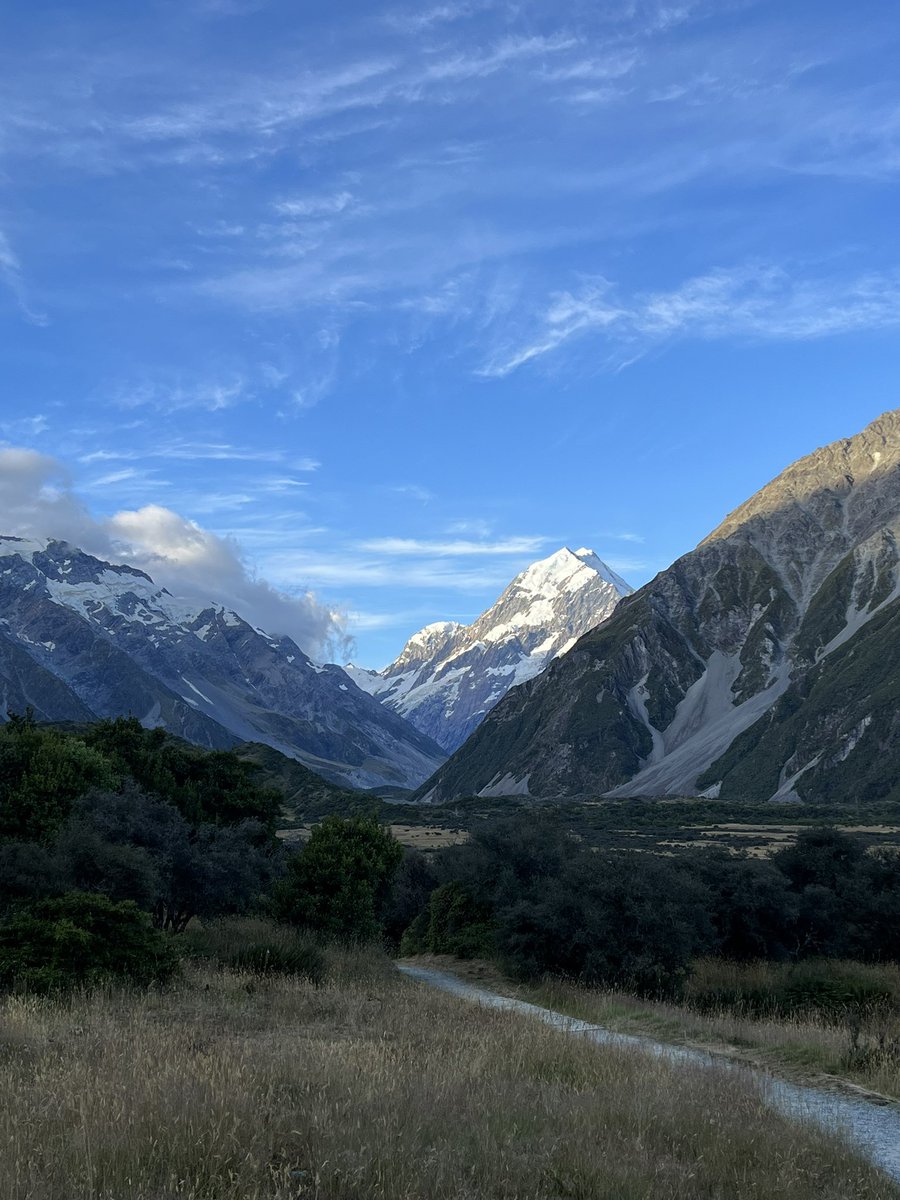 emmasummeruk's tweet photo. Every time I think I’ve seen the prettiest part of this country it just gets better. I might be obsessed with New Zealand now. https://t.co/qhG4ODdpUa