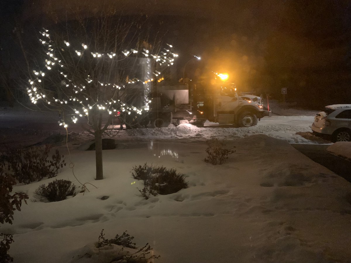 DerekBerger's tweet photo. @CityofEdmonton Why the heck is there snow removal happening at 1am in residential areas?!? Some of us are trying to sleep!! #BadPlanning https://t.co/CoSBs4cqIS