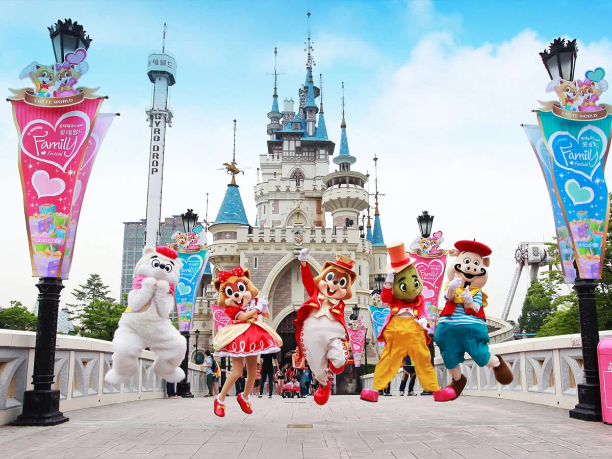 Assistant_on24's tweet photo. Get Lotte World tickets, and explore one of the largest indoor and outdoor theme parks in the world. With intense rides and family fun so close to the city, Lotte World Korea means fun on an epic scale! 
Link: https://t.co/UrAqMDZ4XL https://t.co/monfmSELRM