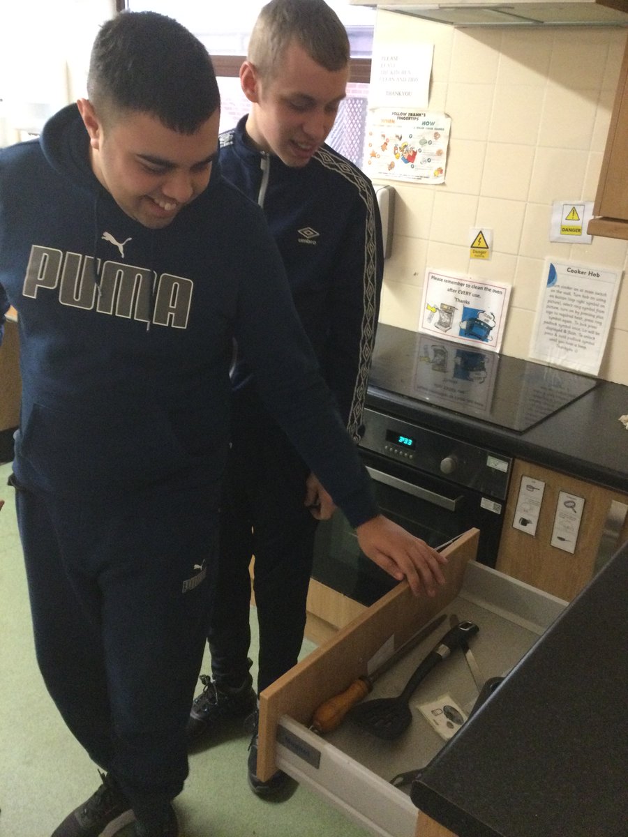 Kelford6Form's tweet photo. This week in life skills we have been cleaning the kitchen https://t.co/a6giDFAo0z
