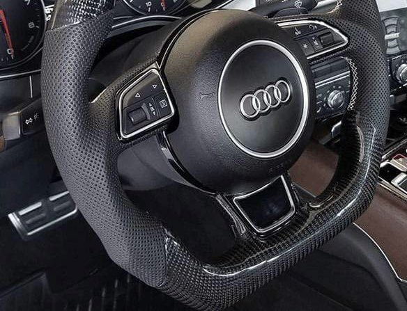 Rajeshshen's tweet image. That’s 
163 
164
165 kilometers per hour 
#Audi #DrivingMachine 
😳😳😳😅