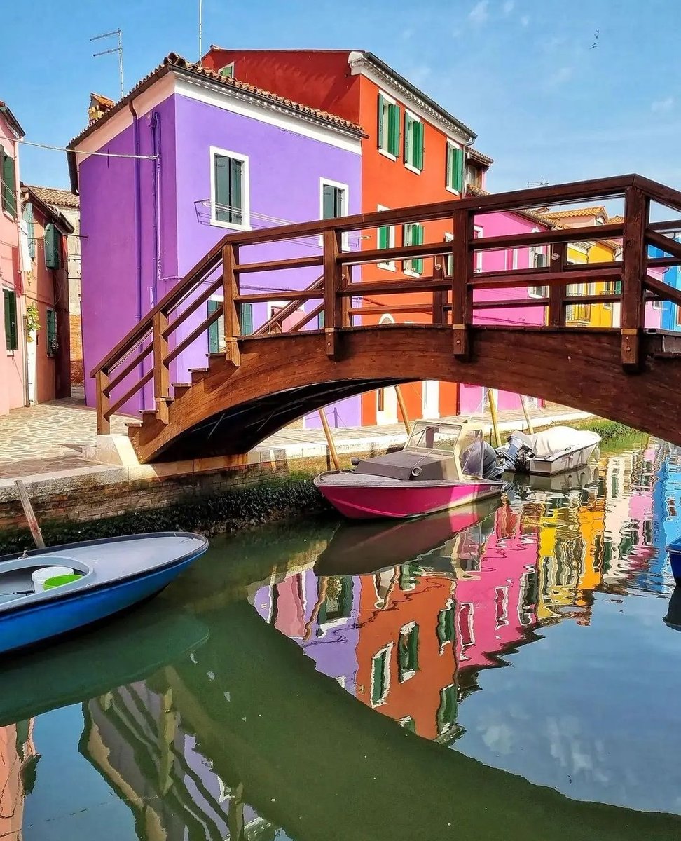 Burano Island
Venice City | Italy 🇮🇹

#traveling #travelblogger #Traveller #travellife 

Photo by: borgodeiborghi | IG