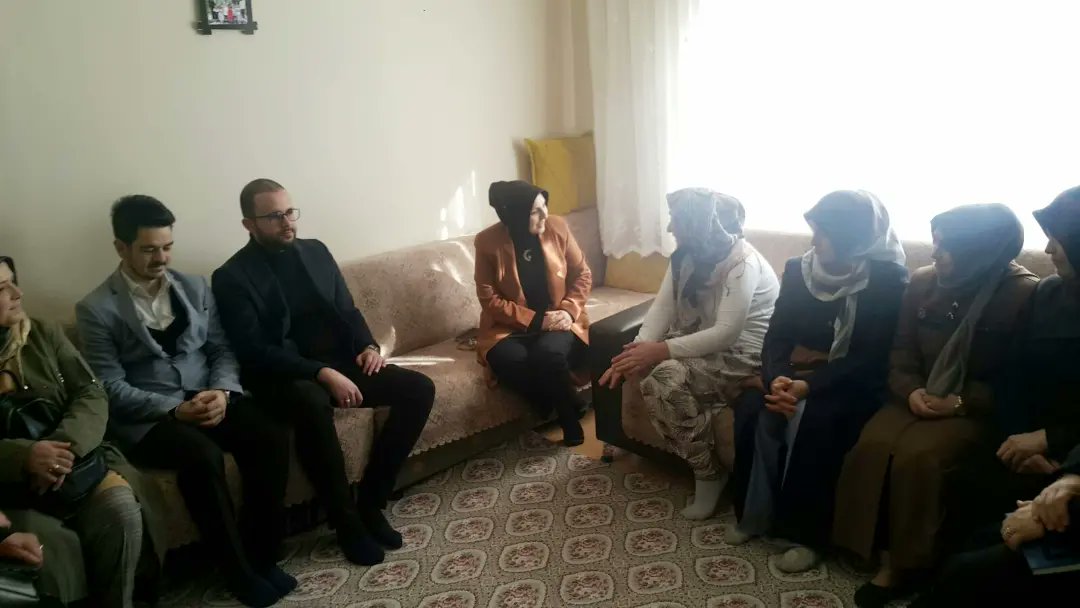 📍Gündüzler Mahallesi

Kıymetli hemşehrilerimize misafir olarak; sohbet edip, büyüklerimizin hayır dualarını aldık.

Misafirperverlikleri için teşekkür ederiz.🌸

#İmzaBirGenç
#TepebaşıAkGençlik