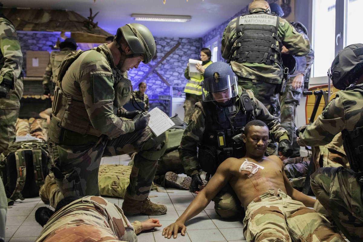 RegimentMedical's tweet image. « Prepa Ops »

La 1CMC et le peloton de surveillance et d'intervention de la gendarmerie (PSIG) de Saint André de Corcy étaient en exercice commun la semaine dernière sur le camp de la Valbonne.

#Rmed
#Gendarmerie