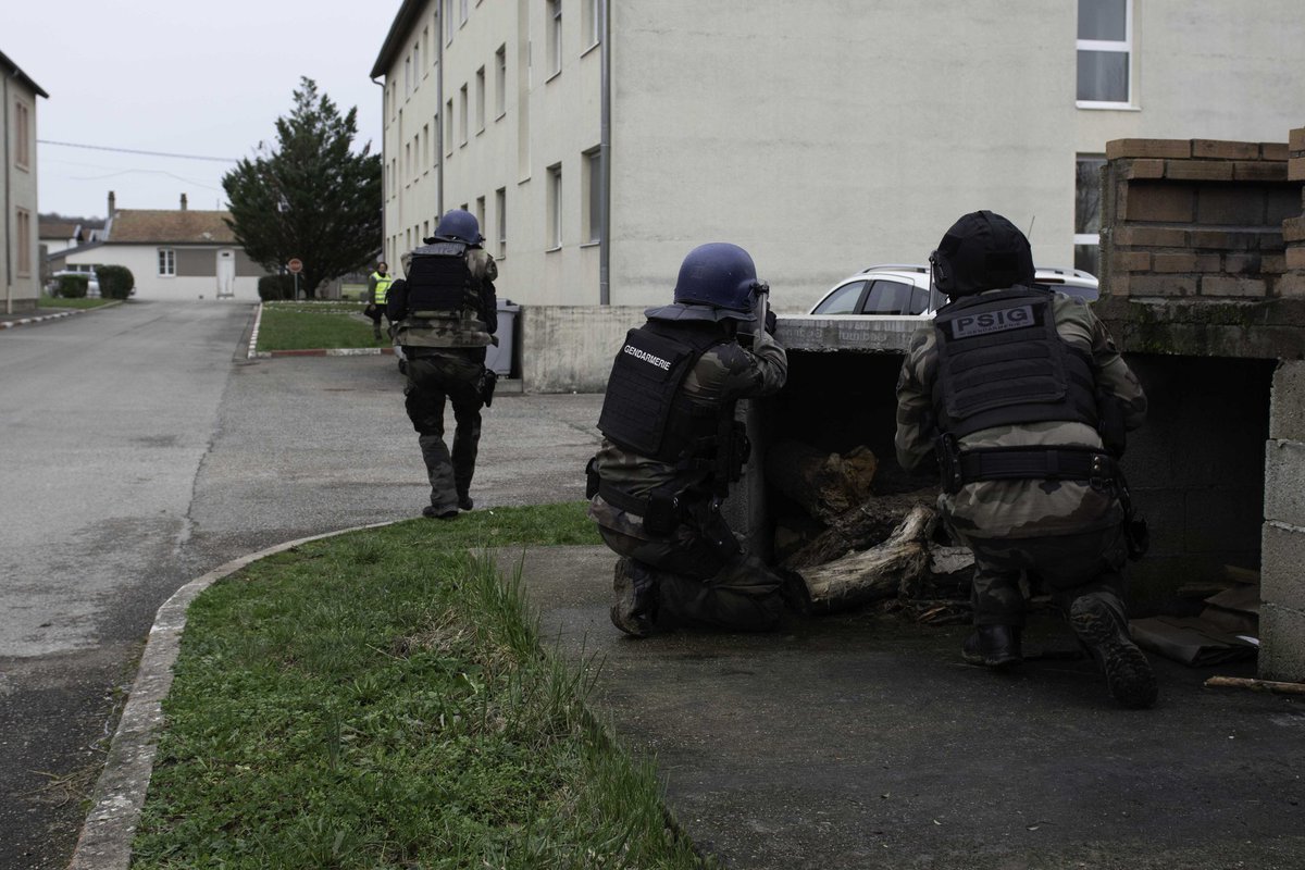 RegimentMedical's tweet image. « Prepa Ops »

La 1CMC et le peloton de surveillance et d'intervention de la gendarmerie (PSIG) de Saint André de Corcy étaient en exercice commun la semaine dernière sur le camp de la Valbonne.

#Rmed
#Gendarmerie