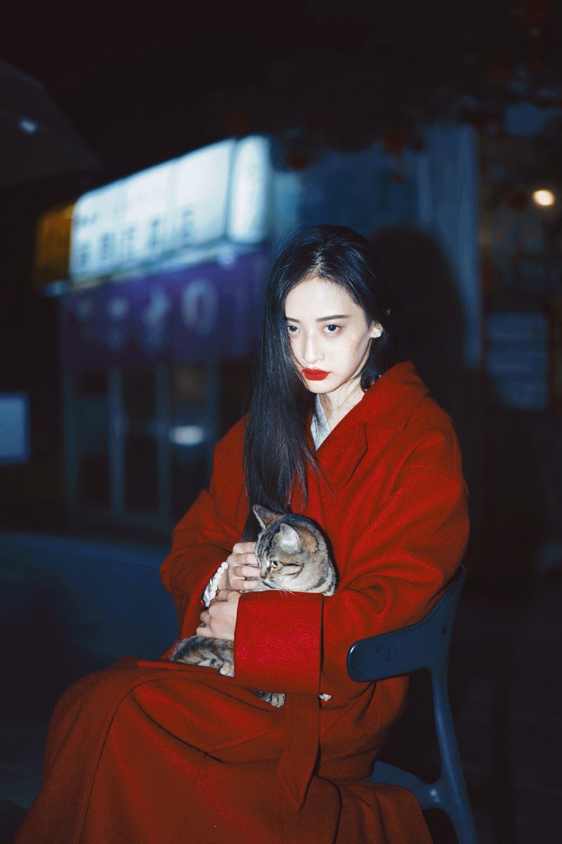 白山茶读不懂化为红玫瑰的故事。
你好好照顾她，我四海为家。

出镜：@xizi1840 
摄影：冷静的克里斯 https://t.co/o4KizXfg2s