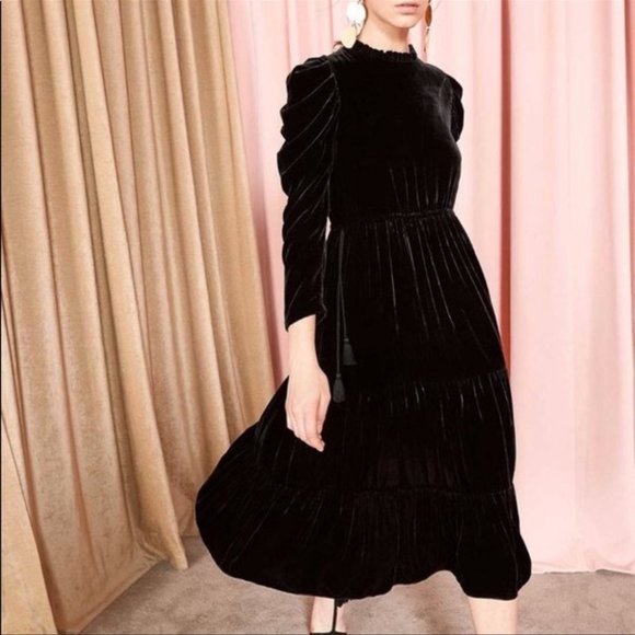DeeGirdler's tweet photo. So good I had to share! Check out all the items I'm loving on @Poshmarkapp from @ClosetGinys @gibriana_a #poshmark #fashion #style #shopmycloset #vintage #streetwearsociety #ullajohnson: https://t.co/ABFIG3zFU2 https://t.co/iKXX2fg49h
