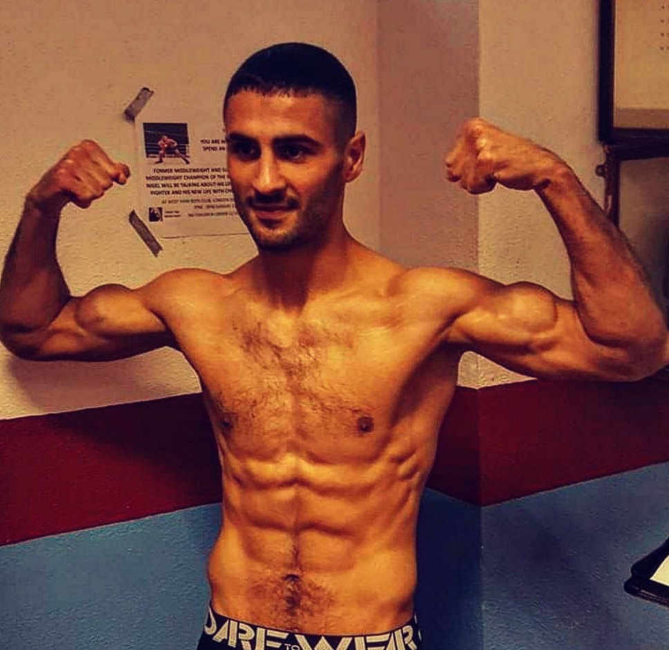 Weigh in for Southern Area Title (62.6kg)
6 year ago...

#boxing #boxer #proboxer #proathlete #southernarea #england #greatbritain #championship #fighting #fight #2017 #siarozgul