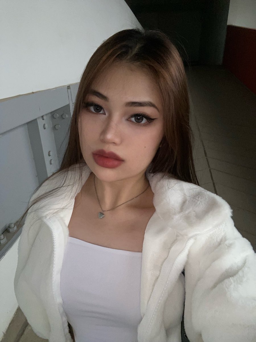 NicoleFlora24's tweet photo. Baddie ✨ https://t.co/8GSMDFU22W