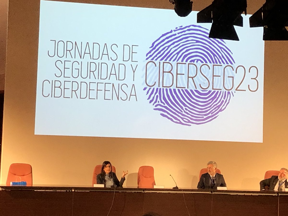 ESFERARED's tweet photo. Ana María Martin de la Escalera,de la fiscalía de criminalidad informática en @ciberseguah ,la importancia de la huella digital como evidencias necesarias para perseguir el delito https://t.co/G7s0GuHrdj