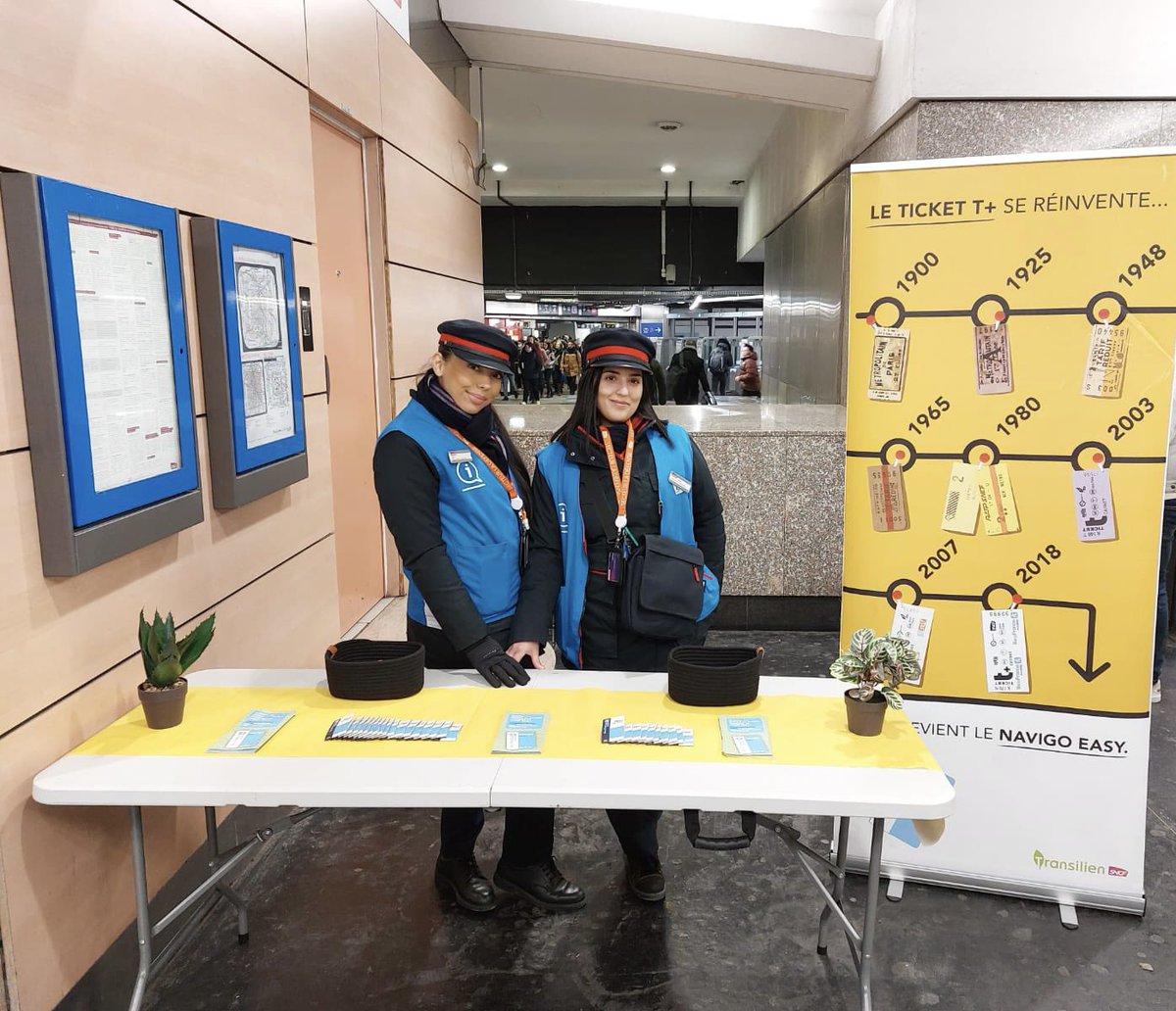 Retrouvez nos agents en gare de #LaDéfense pour un stand Navigo Easy ! 🚉 

<a href="/Jemmel_Ma/">Jemmel Mahi</a> <a href="/Moussa_Kante1/">Moussa KANTE</a> <a href="/assetouaparicio/">Assetou APARICIO</a> <a href="/claire_cornu/">Claire Cornu ⭐️⭐️</a> <a href="/FouedKaouachi/">KAOUACHI Foued</a> <a href="/Said_LAJ/">Said</a> <a href="/GrisoglioA/">Grisoglio Agnès</a> <a href="/delphine_ledoux/">Delphine Ledoux</a> <a href="/Sylvain_Jonnet/">Sylvain Jonnet</a> <a href="/Adelineflower95/">Ayadeline</a> <a href="/ChaTARROUX/">💛CHARLOTTE💛</a> <a href="/Escalazare/">Jérôme</a> @HanaeRLIV <a href="/jureklaurence/">Jurek laurence</a> @Khlass4