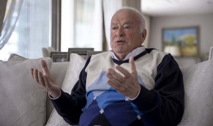 Şansal Büyüka: "GSStore'a girdiniz.. Oğlunuza ya da sadece kendinize forma alacaksınız. Muslera, Icardi, Mertens, Mata, Gomis, Oliveira, Nelsson var. Bu kadar bollukta "Kimin adını yazdırayım?" diye tereddüte düşeceksiniz. Fenerium'a girdiniz formaya kimin adını yazdıracaksınız?"