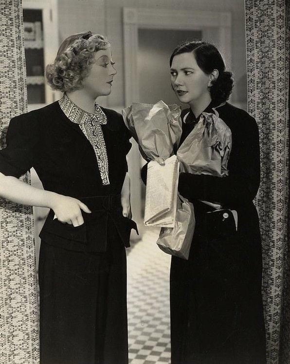 analgesicsleep's tweet photo. Marion Davies and Patsy Kelly (c. 1933, 1935 and 1937)
#TCMParty #MarionDavies #PatsyKelly #GoingHollywood #PageMissGlory #EverSinceEve #comedy https://t.co/sOEiObe4qZ