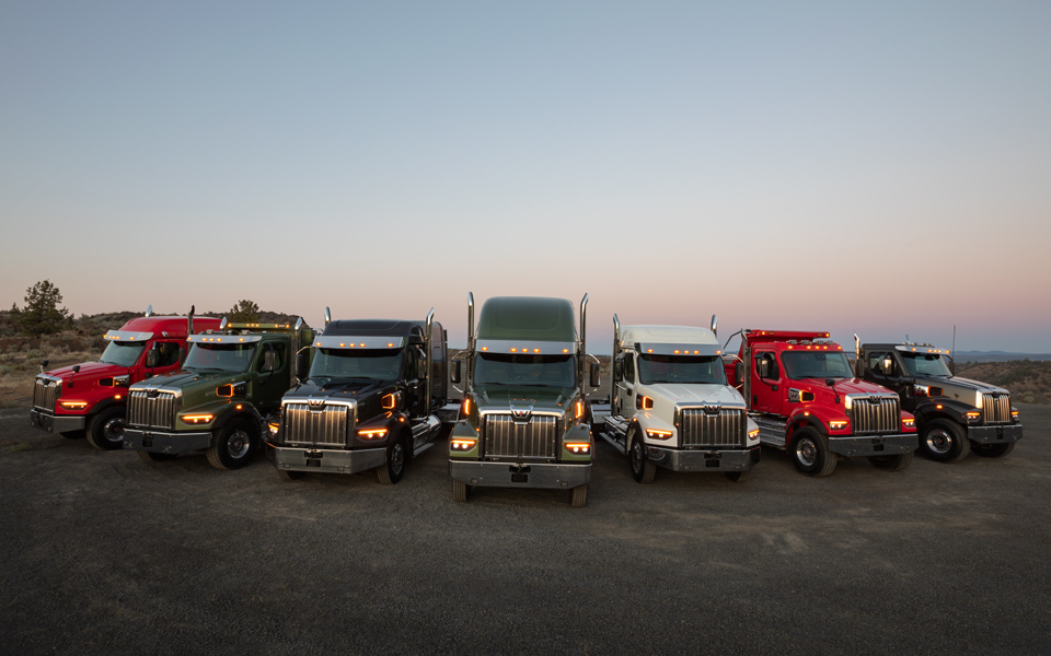 DaimlerTruck's tweet image. 💡 Did you know? The entire #WesternStarTrucks X-Series line of trucks was built from the ground up to bring toughness into the modern age with a collection of engineering, technology &amp;amp; more than half a century of experience building trucks. #WesternStar #49x