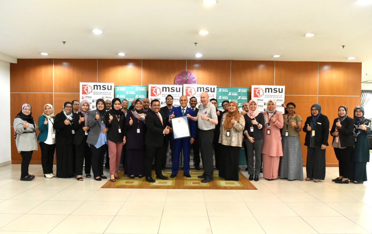 Congrats everyone! @MSUMalaysia has received renewed accreditation from the Asia Pacific Institute of Event Management (APIEM). Pleased to witness the accreditation cert handover to @MSUmalaysiaSHCA from Prof. David Hind, President of #APIEM. Well done, and keep striving #SHCA!