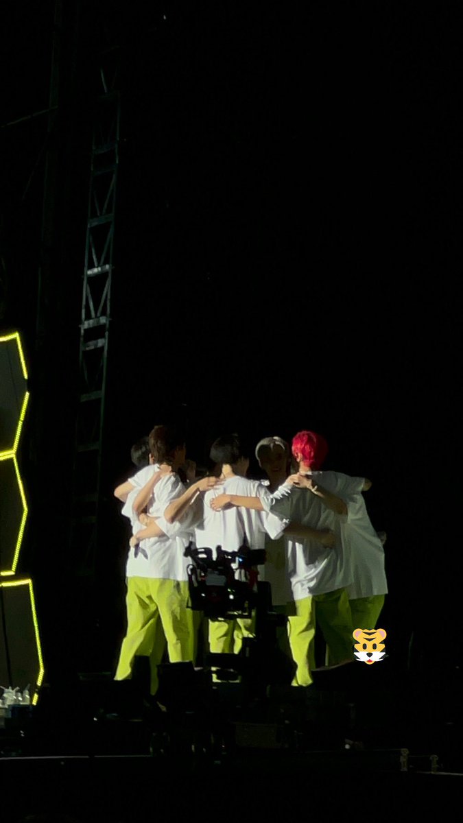 nctzenbase's tweet photo. 🫶 
apa alasan kalian di bulan maret nanti belum bisa ketemu nct dream? 
A. Jarak
B. Uang
C. Izin
D. Waktu
E. Semua benar https://t.co/8SwaykmykY