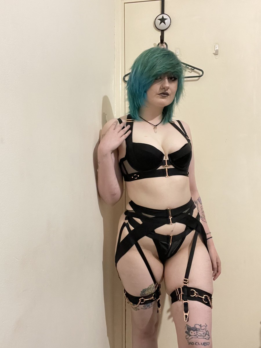 ohfoxcat's tweet photo. Gothic girls deserve love too x be sure to say hi and retweet https://t.co/LmzckAfUi8