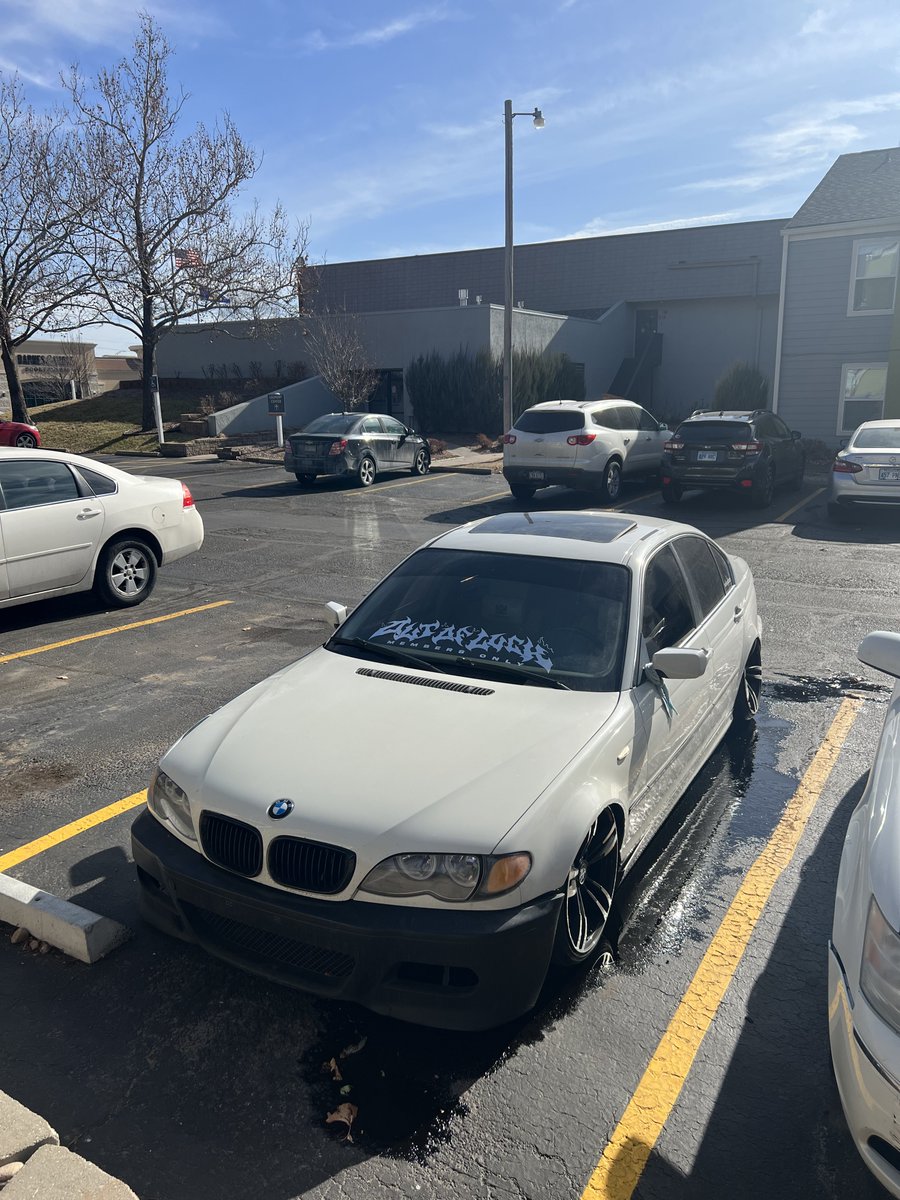 mcclayj23's tweet photo. i hate it. why’d i buy a BMW as a daily https://t.co/rABAdVN6iL