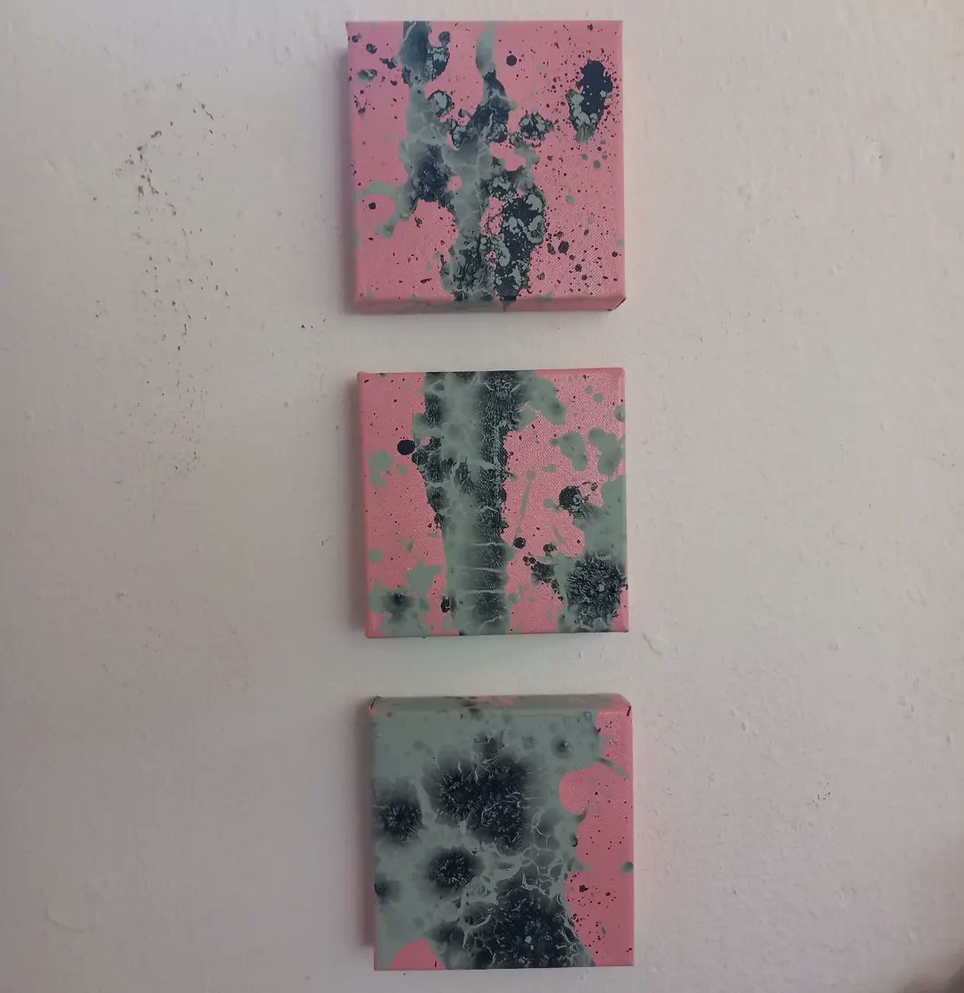 roboilvecchio's tweet photo. "SPLASH", spray,smalto e inchiostro su tele 15x15 cm,  2023
#abstractart #NFT #abstractpainting https://t.co/iQyEBcGxeo