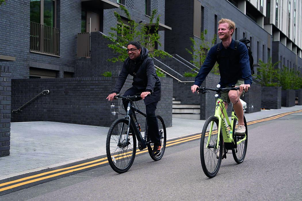 Is e-cycling cheating? Absolutely not. ⚡️ In this article we bust the myths by looking at the many health benefits that an electronically assisted bike ride can bring:  ow.ly/zR5L50MvXPv

#MakingCyclingEasier