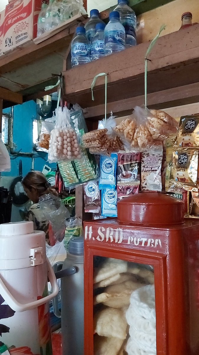 Warkop dulu hangati badan... karna di kantor sangat dingin..