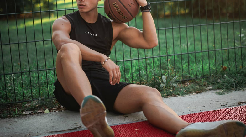 your_aysho's tweet photo. If you win I take off my shirt and pants😋😋
#boy #horny #basketball #gayboy #halfnakedboy #boyslegs #legs #boysmuscle #teen #basketball #photoshoot #sunnday https://t.co/8UeNWXisZu