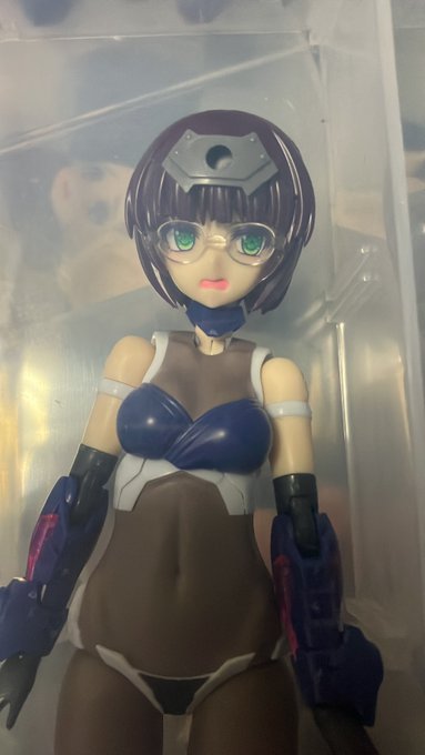 片付けがてらPLUMの眼鏡発掘してかけた 