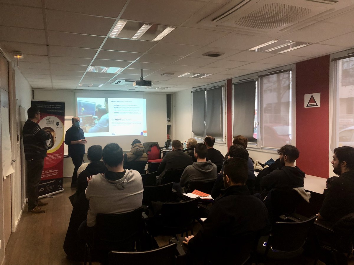 FabNumPaloise's tweet photo. Assemblée studieuse @poleemploi_NA #villedepau pour découvrir  les formations proposées par La Fabrique Numérique Paloise, présentées avec passion par ses formateurs 💻@simplonco @SimplonNAQ #numerique #inclusion https://t.co/PX0oogAkSe