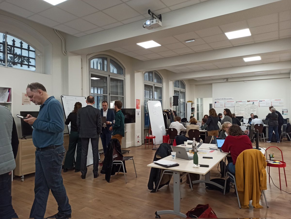 lab110bis's tweet photo. #Edudatathon c'est reparti ! On se retrouve au lab #110bis pour cette 2de journée de travail, co-organisé avec @Edu_Num. Nos 6 équipes sont à fond 🚀 Nous avons hâte de decouvrir les projets qui auront émergé en seulement 16h 🏆 @education_gouv https://t.co/9w2FR7m506